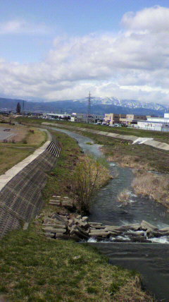 野川です。葉山眺め。快晴で...