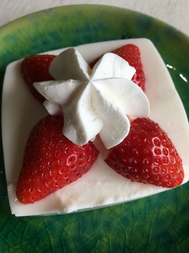 f:id:jdy00247:20180503112709j:plain いちごレアチーズケーキ