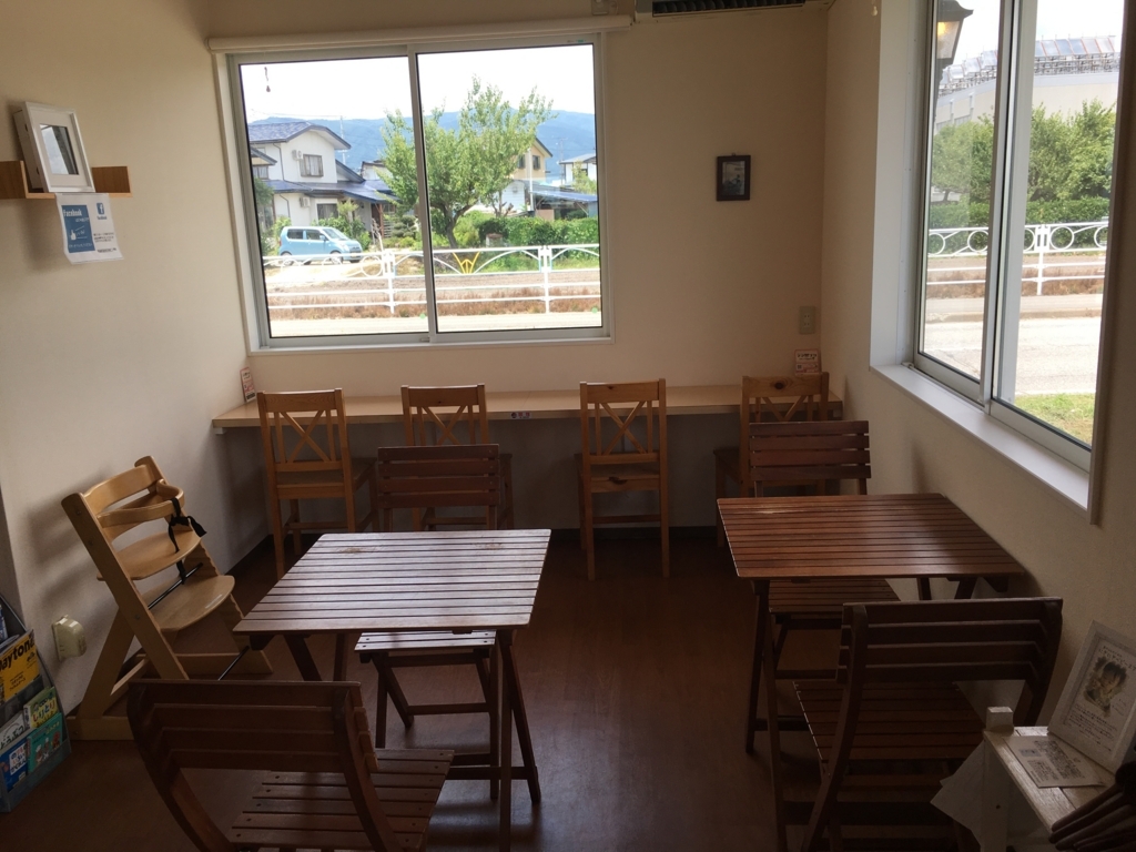 f:id:jdy00247:20180717181221j:plain ウッディな店内