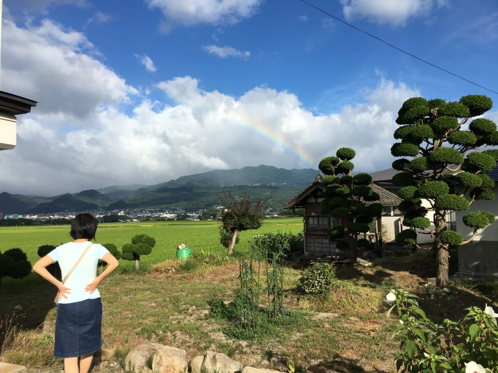 f:id:jdy00247:20180731120438j:plain 虹をみあげる妻です