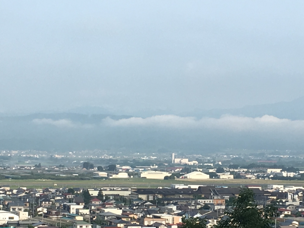 月山は雲隠れ、葉山になびく雲が印象的でした