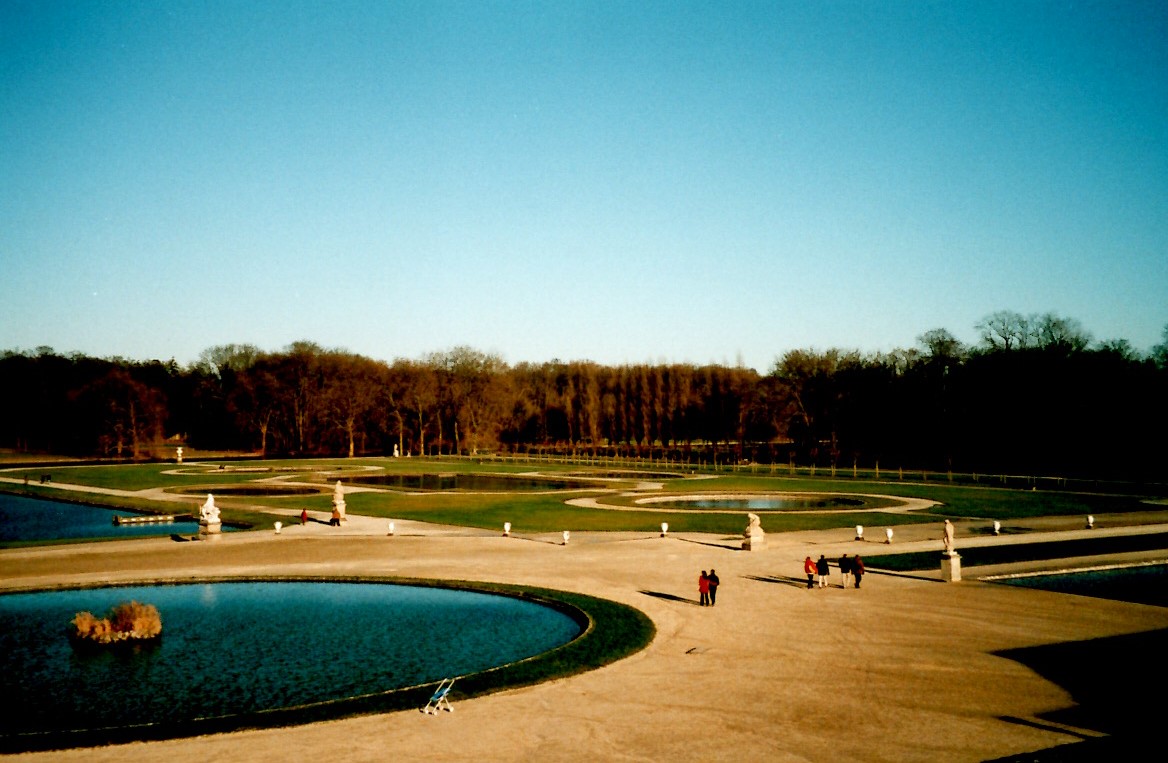 シャンティイのフランス式庭園の向こうには英国 中国風庭園 Le Ciel Bleu Sur Europe ヨーロッパに広がる青い空