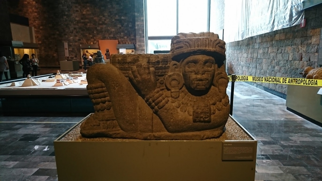 メキシコシティー国立人類学博物館 おひとりさまライフ 保護猫ちゃんと一緒