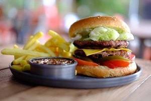 ハンバーガーとポテト
