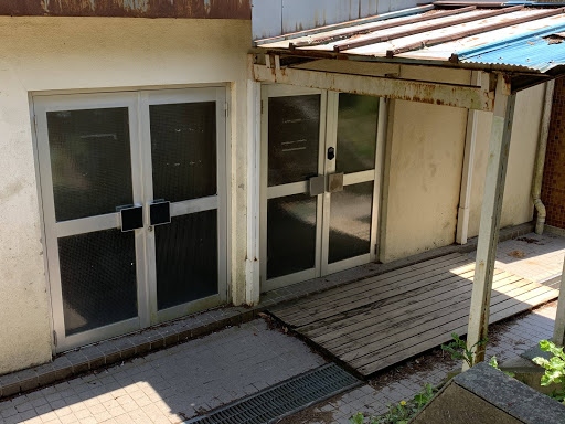 写真:学校統廃合により廃校となり、無人管理で施設開放される旧小川小学校
