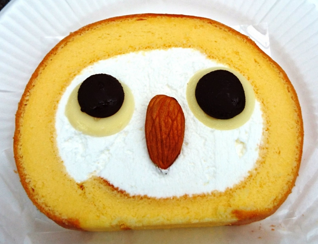 かわいすぎ 掛川花鳥園で メンフクロウのホワイトロールケーキ を食べた てくてくチャンネル