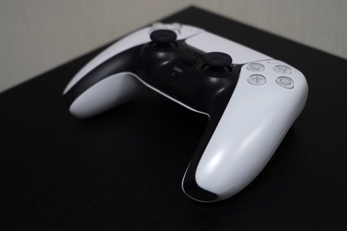 落ち着いた部屋に合わせやすい新色のPS5コントローラーが発売 - エスの 