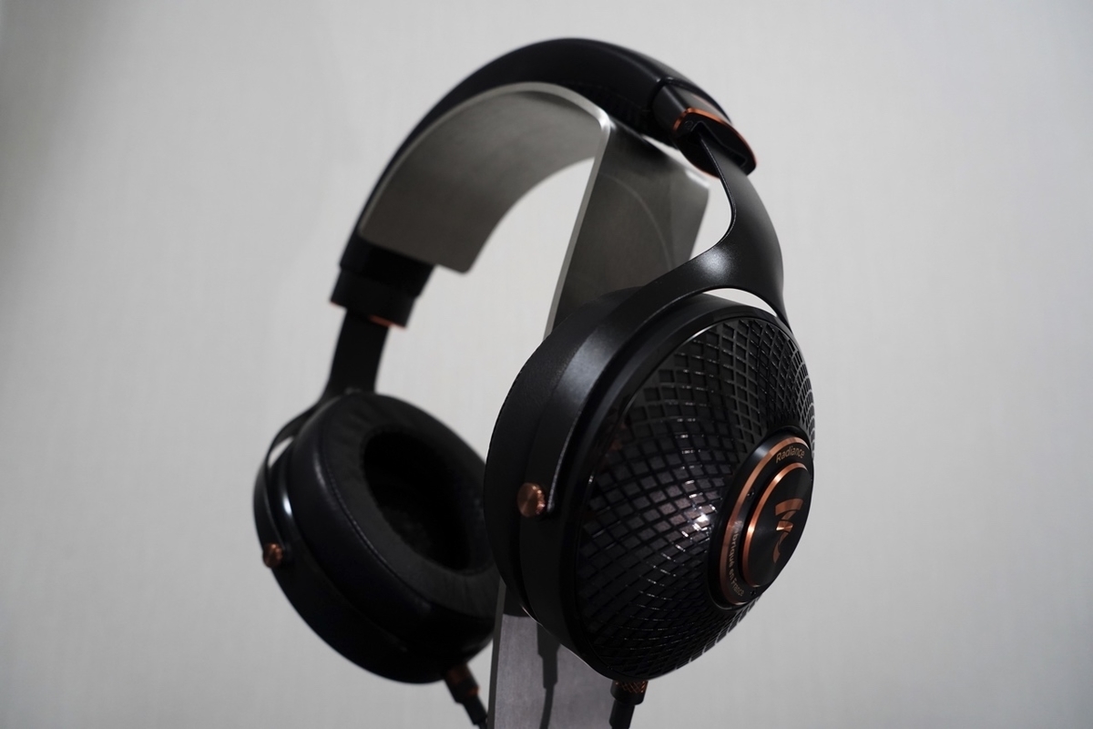 【新品】新スタイル　ワイヤレスヘッドホン 360 Reality Audio 新品】新スタイル ワイヤレスヘッドホン 360 Reality Audio