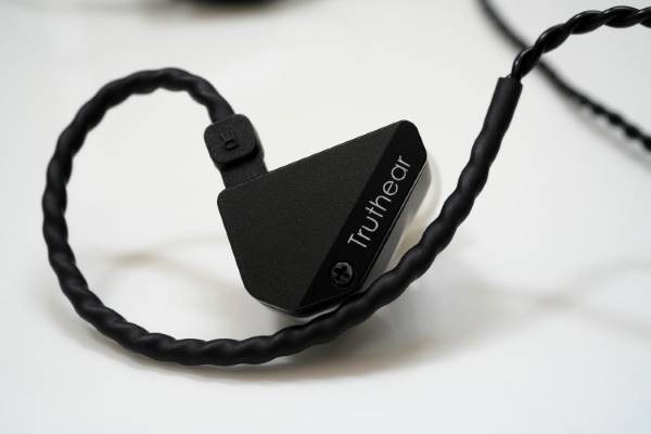 Truthhear Co. HEXA 有線イヤホン 抜群の定位感は価格以上！推しの楽器が聞き取りやすい有線