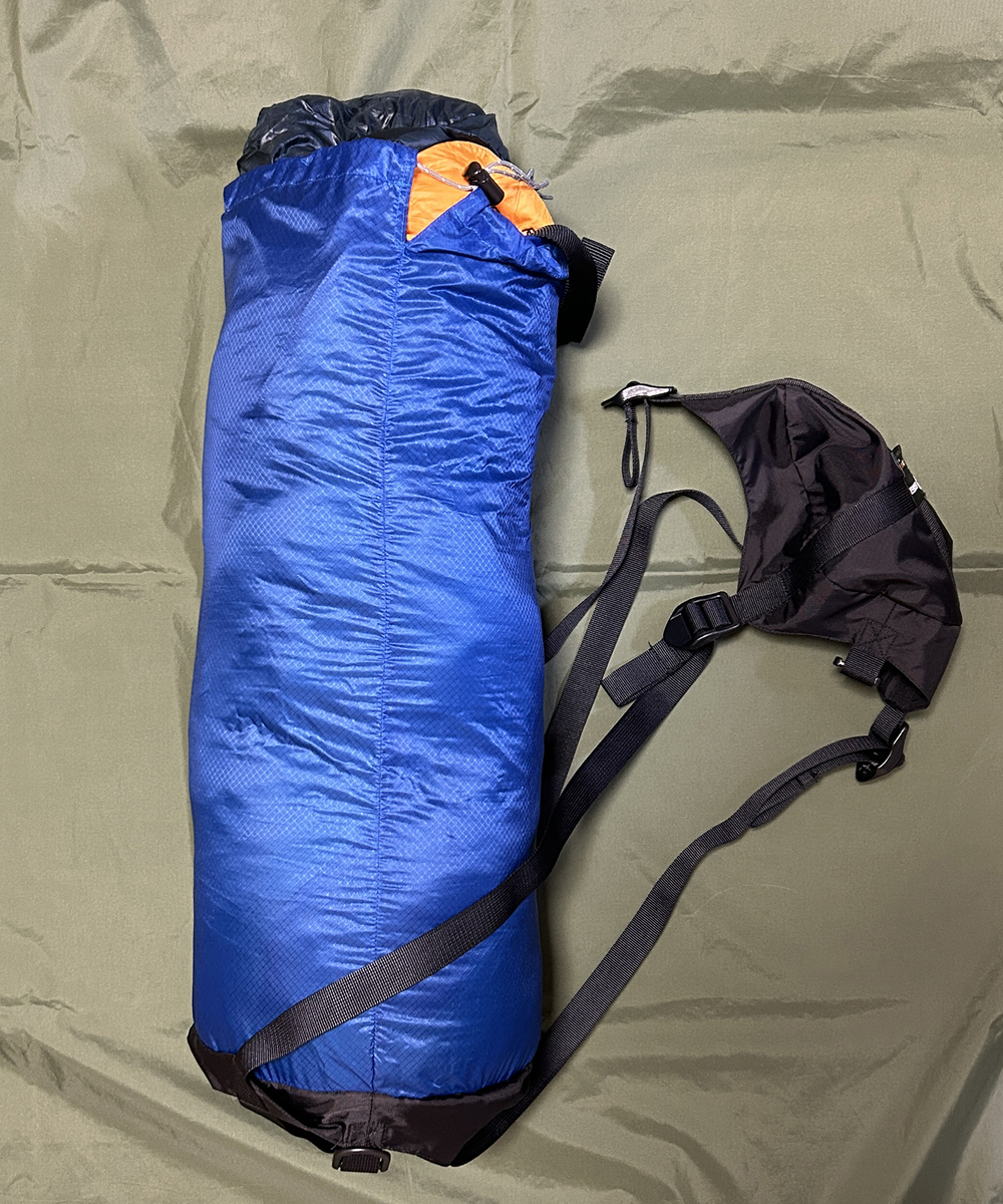 コンプレッションバッグの使い方1　シュラフを詰め込んだだけの状態