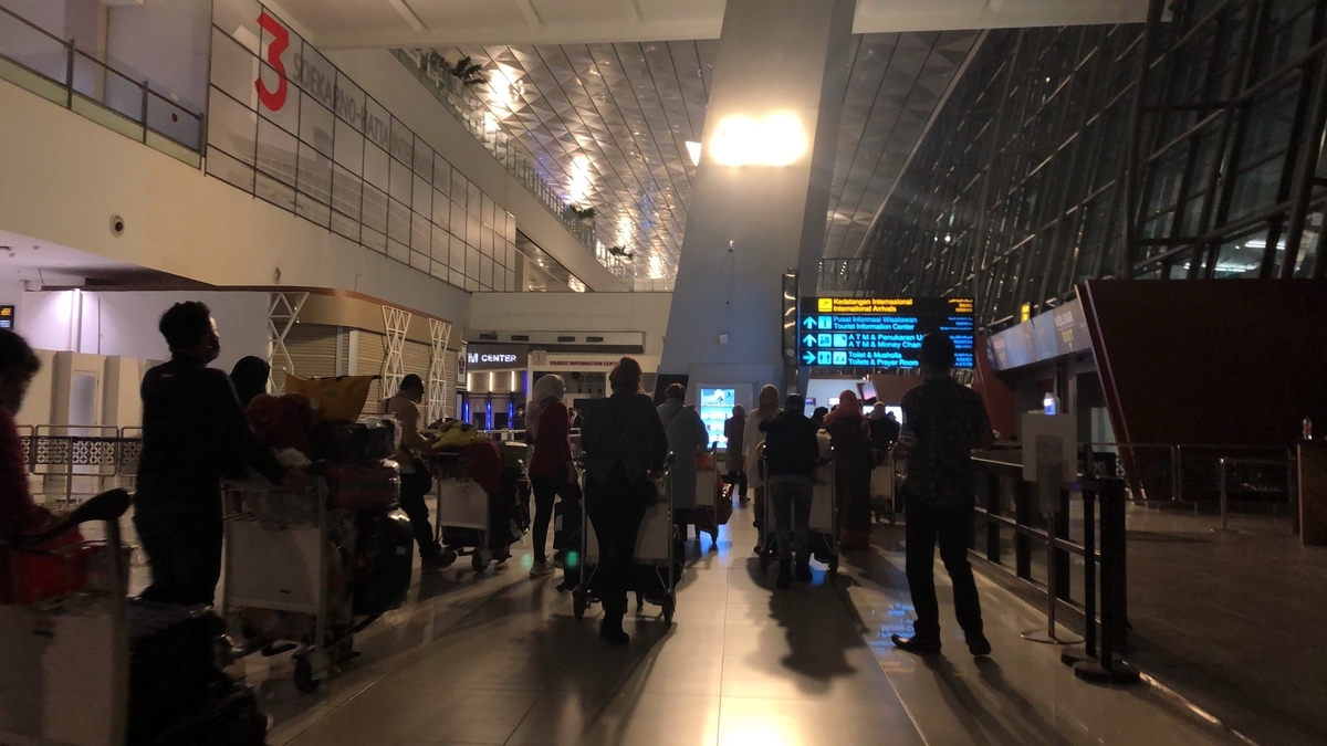 スカルノハッタ国際空港出口