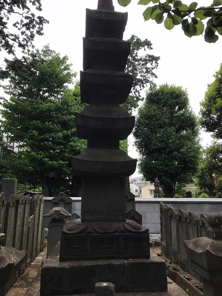 f:id:jizo_bosatsu:20180530160308j:plain 目黒区、円融寺、五重石塔