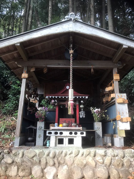 足地蔵尊の祠