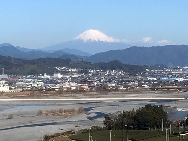 蓬莱橋から見る富士山