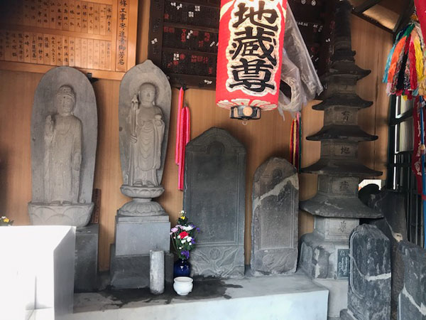 あらかわ遊園そばのお地蔵さん
