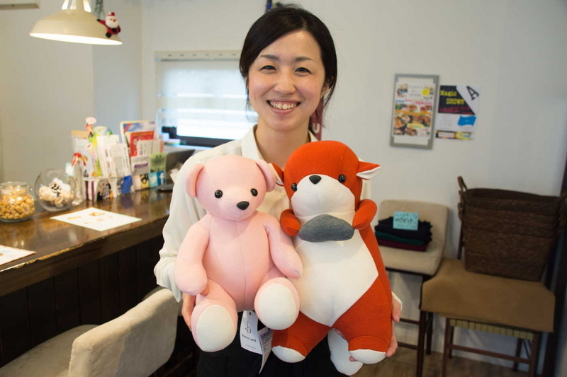 気になる臭いを食べちゃうぬいぐるみ!? 本町3の「ぶらんカフェ」で好評