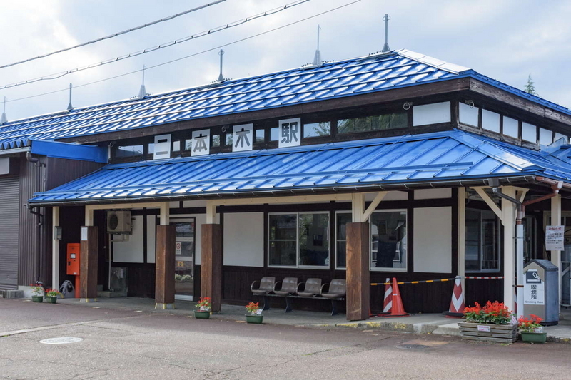 二本木駅新駅舎２