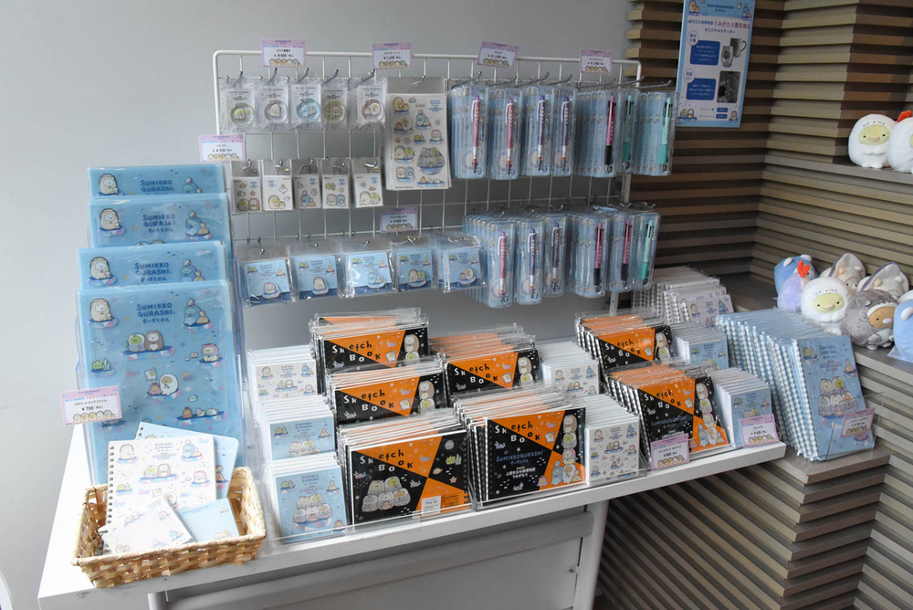 すみっコぐらし グッズ まとめ売り　写真2枚目のグッズも追加しました！　新品含む すみっコぐらし」の世界観を水族館で 上越市のうみがたりでコラボ展