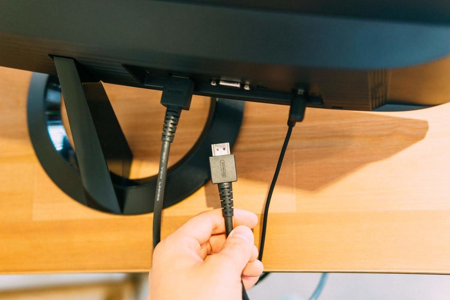 フレームレスな液晶モニターを導入。コスパがすごい！[ASUS