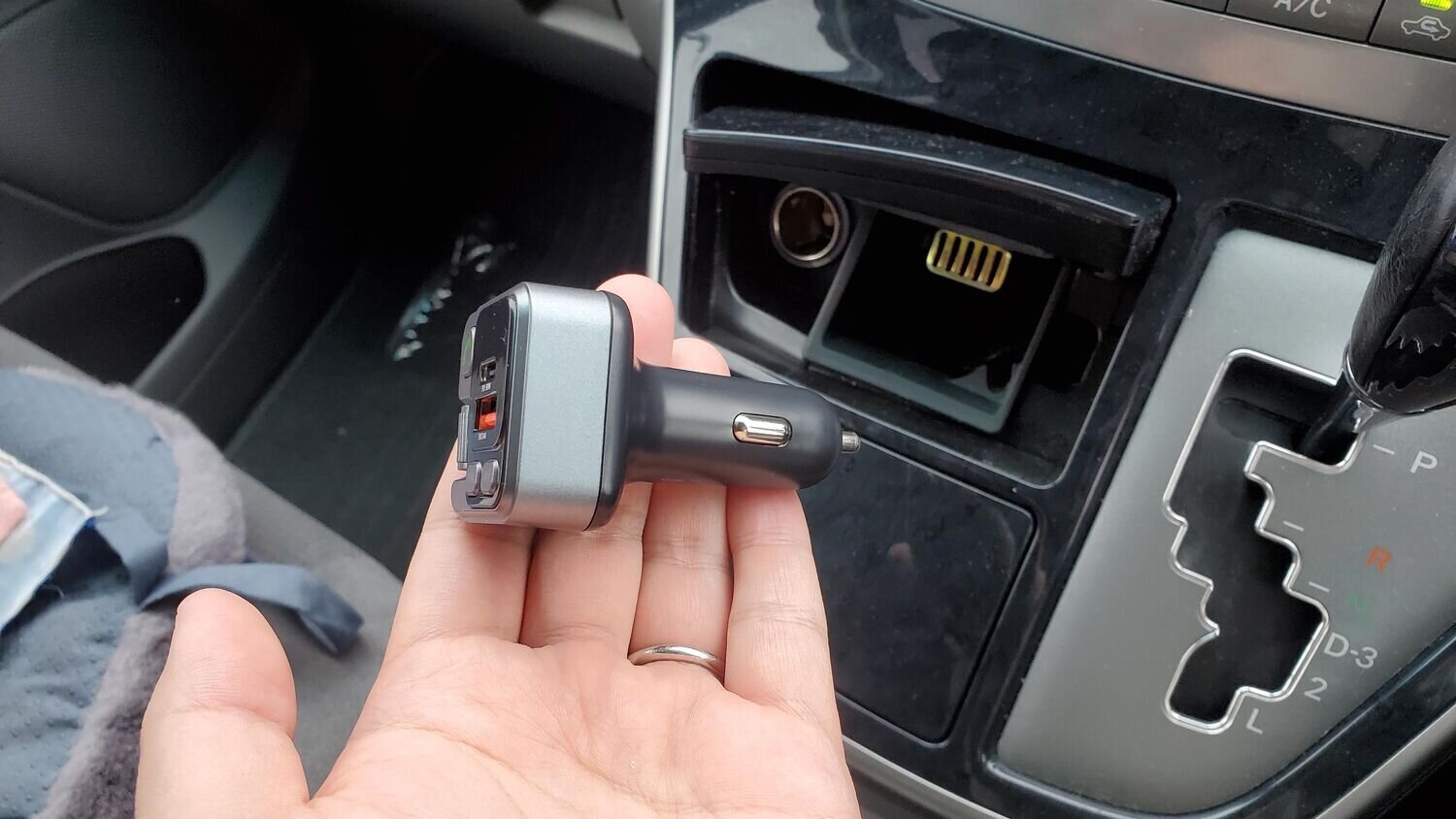 愛車の年式が古くてもBluetoothが使える！】現代のFMトランスミッター