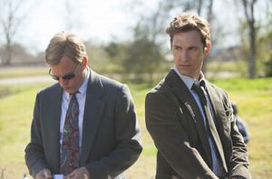 映画「TRUE DETECTIVE(二人の刑事)」(シーズン1)のシーン