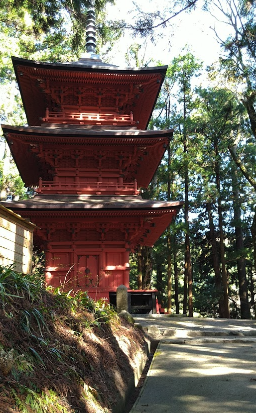 隠津島神社三重塔