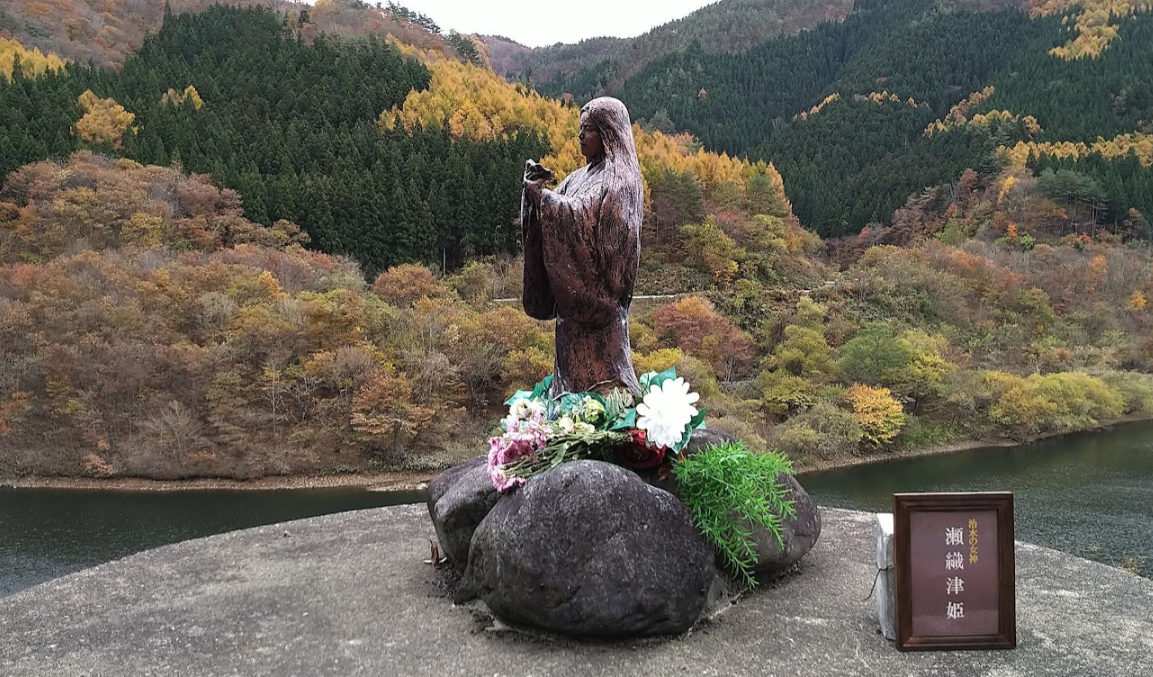 瀬織津姫|早池峰湖畔に立つ瀬織津姫の像 瀬織津姫に会える神社|瀬織湯姫と龍神、天照大神を祀る神社めぐりのブログ 瀬織津姫|早池峰湖畔に立つ瀬織津姫の像 瀬織津姫に会える神社|瀬織湯姫と龍神、天照大神を祀る神社めぐりのブログ