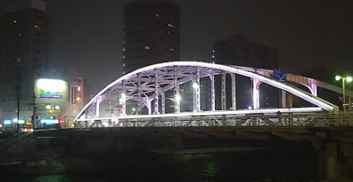 盛岡・開運橋のライトアップ(白)