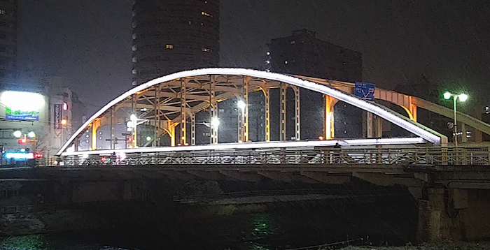 盛岡・開運橋のライトアップ(黄)