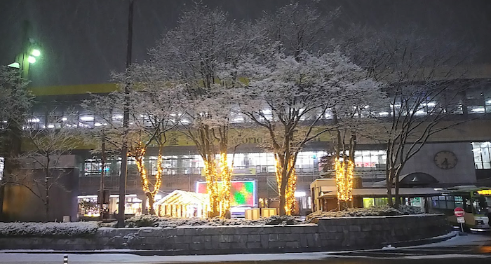 盛岡駅滝の広場もホワイトクリスマスに