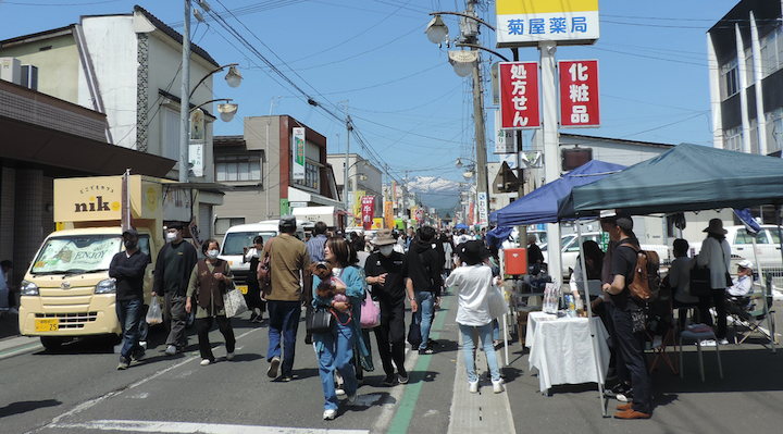 雫石町の元祖軽トラ市
