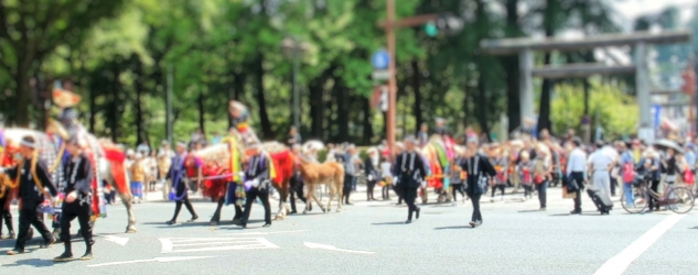 チャグチャグ馬コの行列が盛岡八幡宮に到着