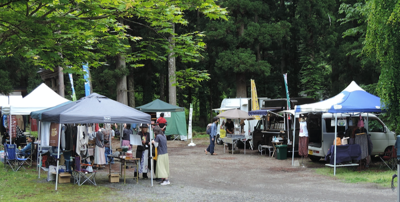 飲食やお買い物などが楽しめる協賛出店の皆さん