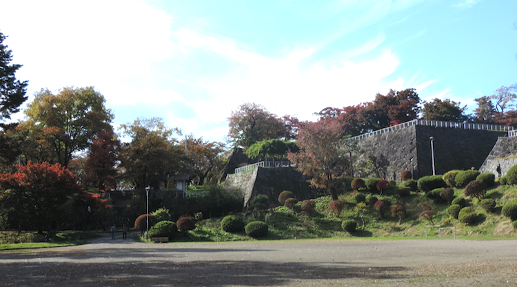 盛岡城跡公園・多目的広場西側の石垣