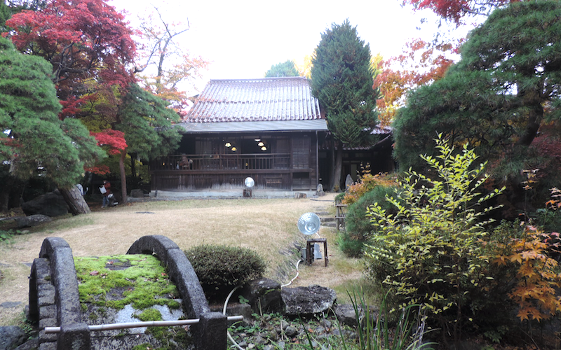名園・南昌荘/庭園奥からの母家