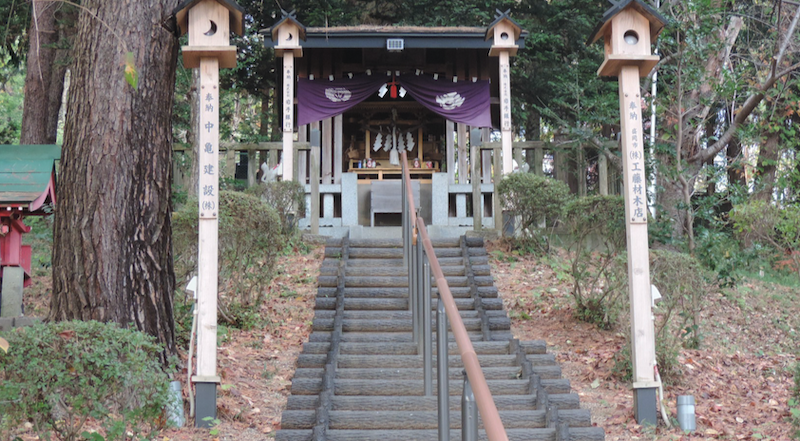 境内には、「金殖神社(かねづくりじんじゃ)」が鎮座