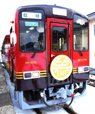 観光列車『笑EMI』出典：北秋田市公式サイト