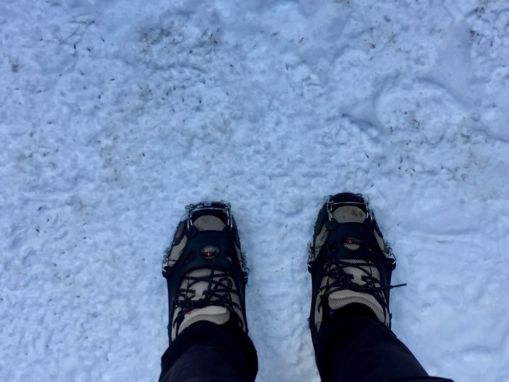 アイゼンを装着