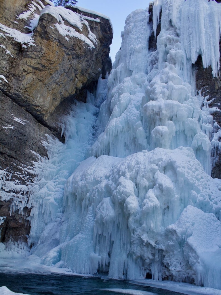 アッパーフォールズの落差のある滝