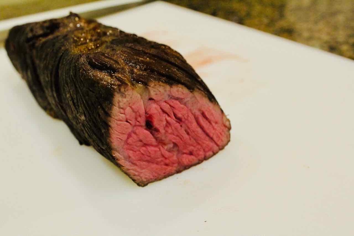 カナダ牛のステーキの切り口