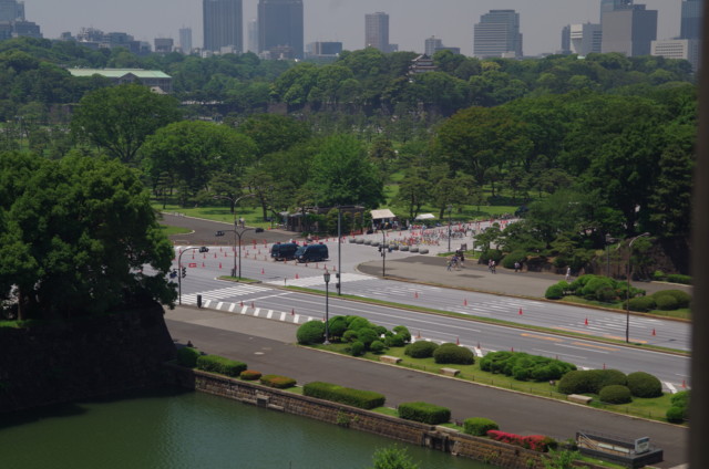 皇居でなんかやってる