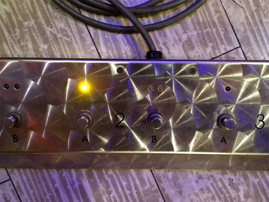 Hughes and Kettner Triamp Mk2のフットスイッチ