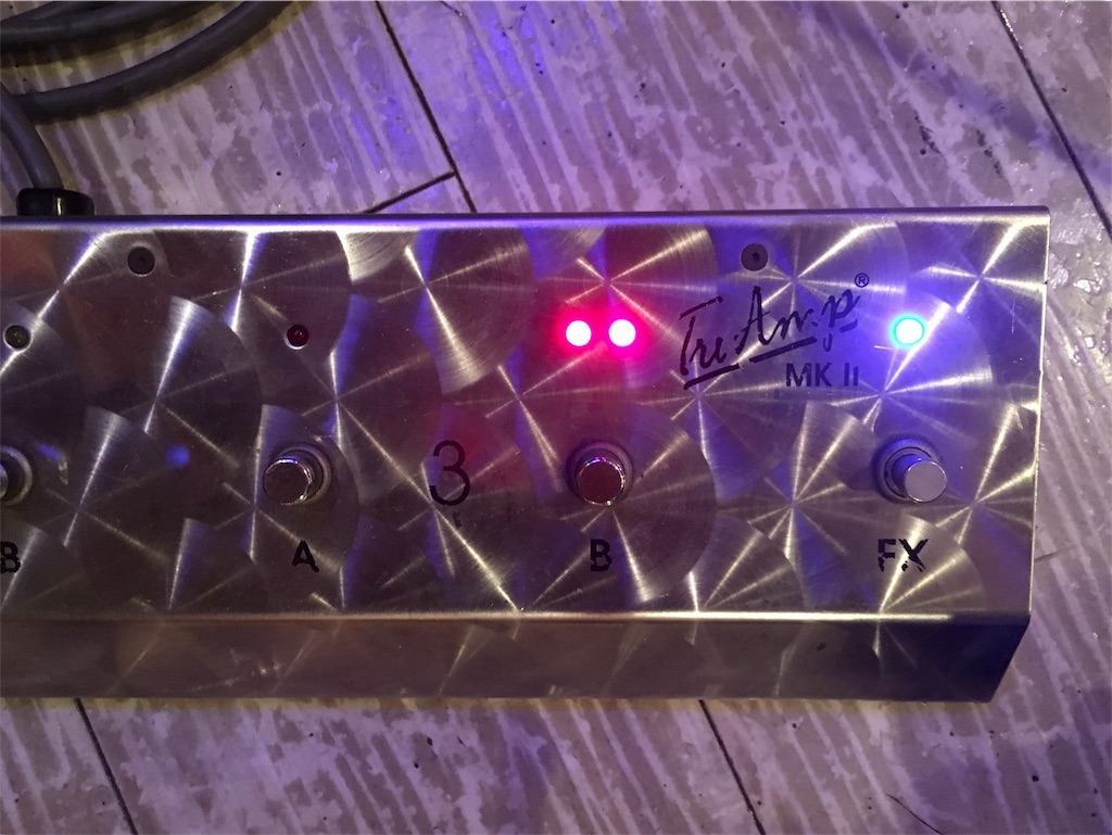 Hughes and Kettner Triamp Mk2のフットスイッチ