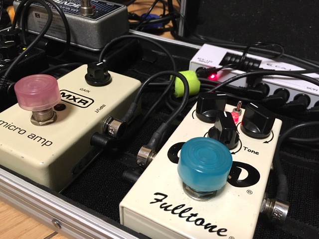 Fulltone OCDにフットスイッチハットがついている画像