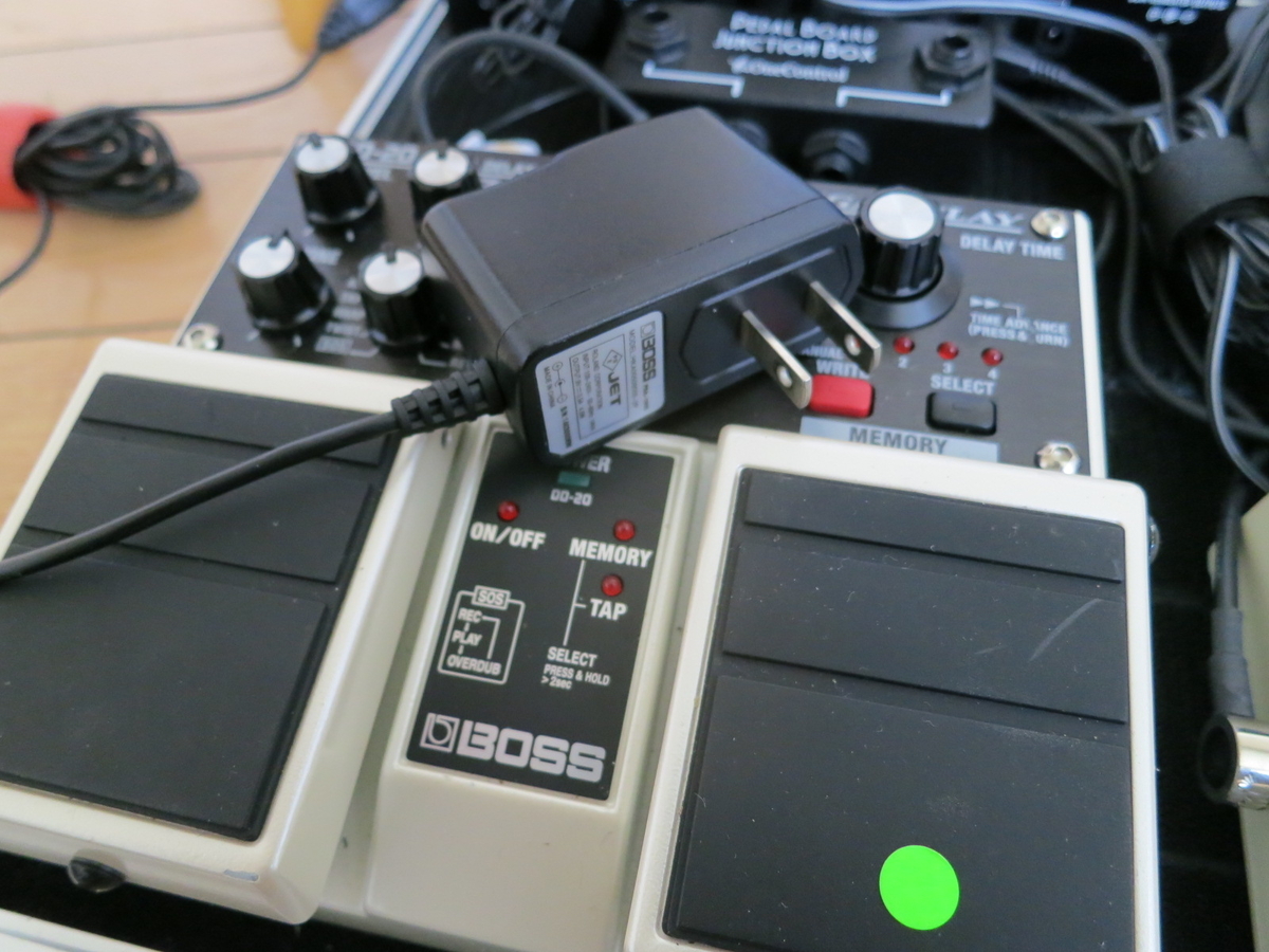 BOSSのアダプターの画像です。