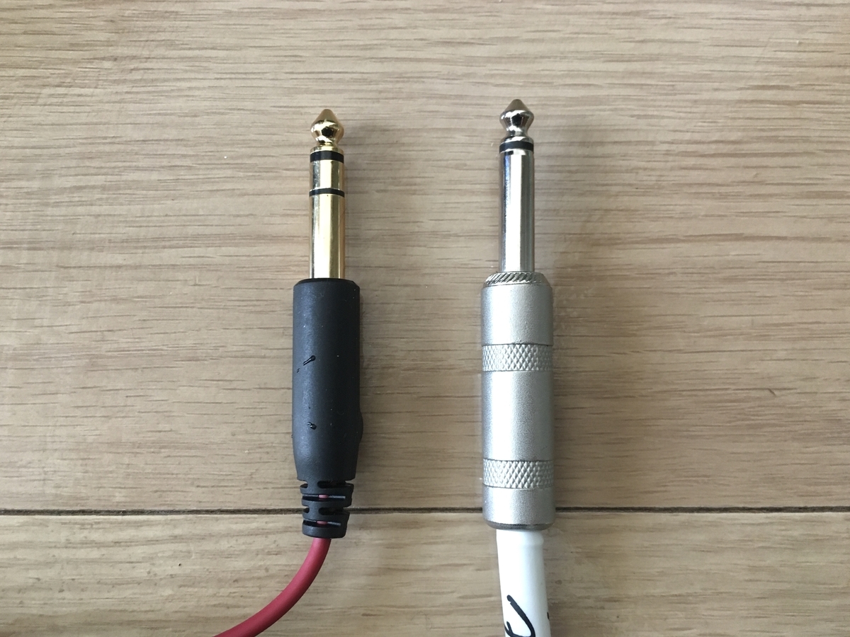 6.35mmコードとギターシールドの画像です