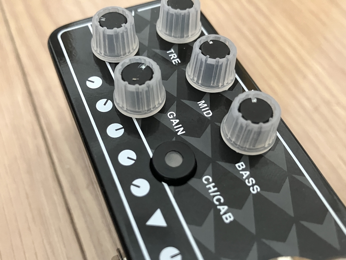 MOOER Micro PreAMP 001のCH/CABボタンの画像です