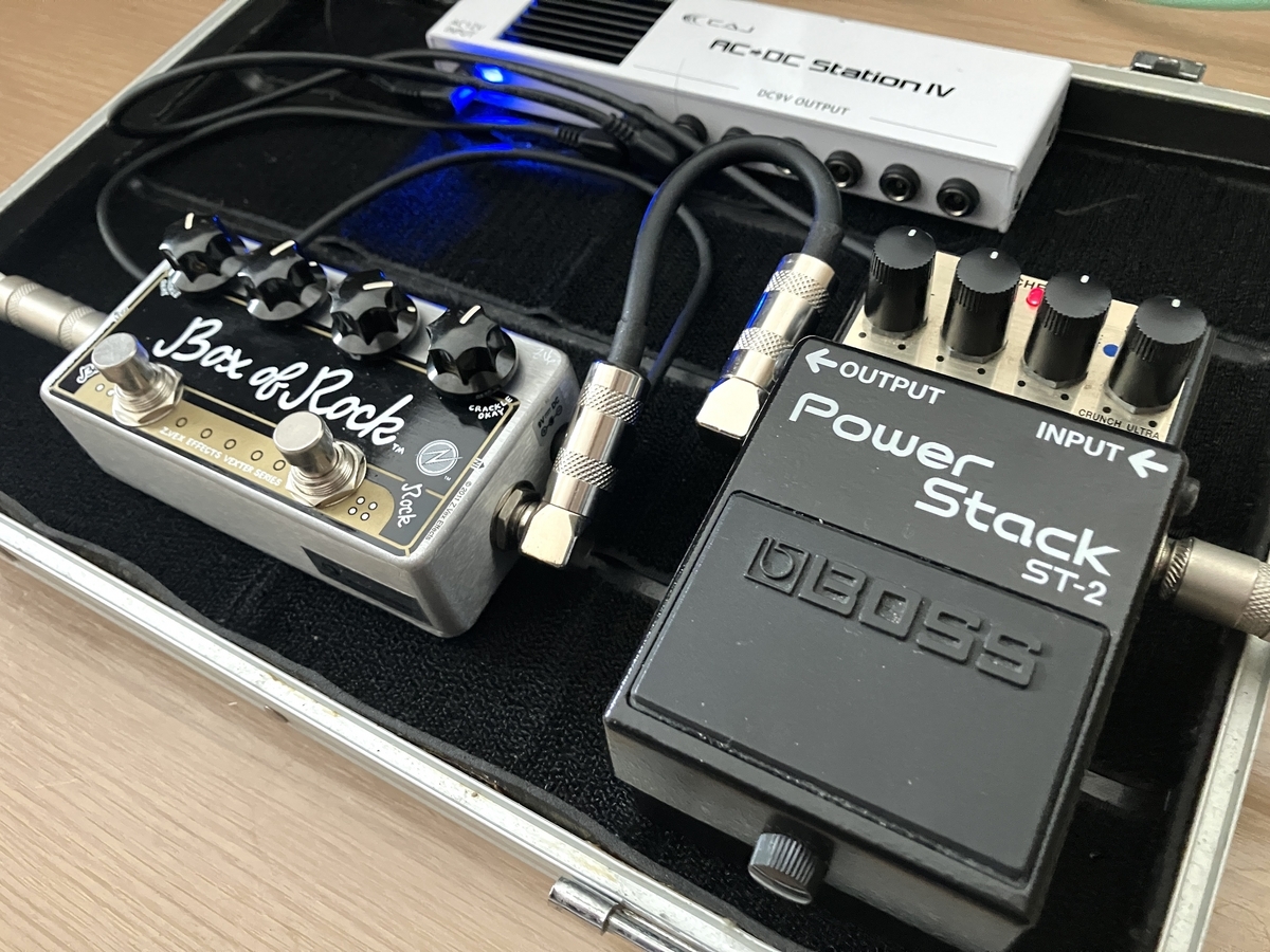 ZVEX Box Of RockとBOSS ST-2の画像です