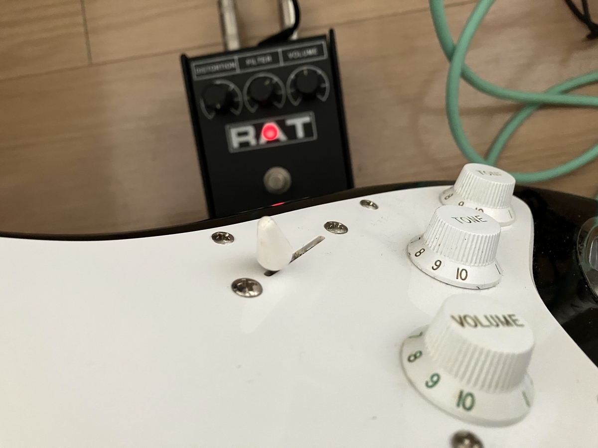 PROCO RAT2でエレキギターのピックアップをフロントにした画像です