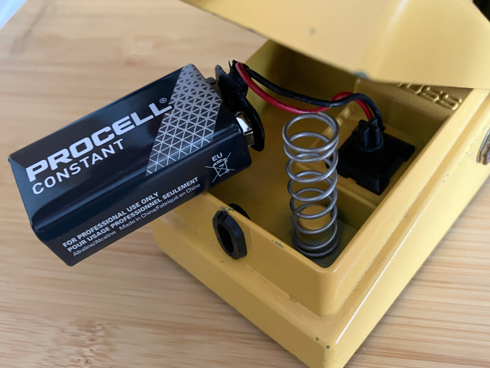 エフェクターを動かす〜電池の入れ方〜 - エフェクターノート
